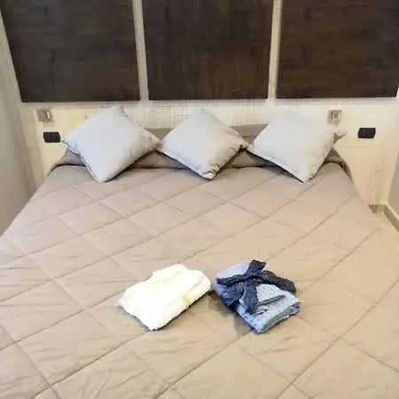 בית הארחה Home33 *